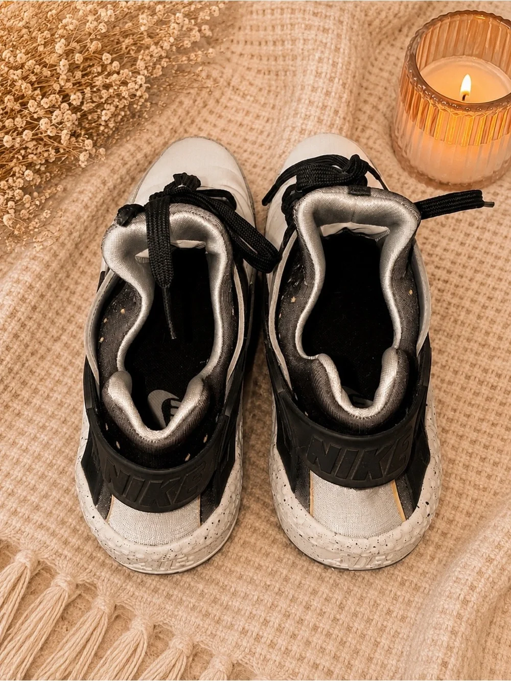 Nike Huaraches Women’s Sneakers in White and Black